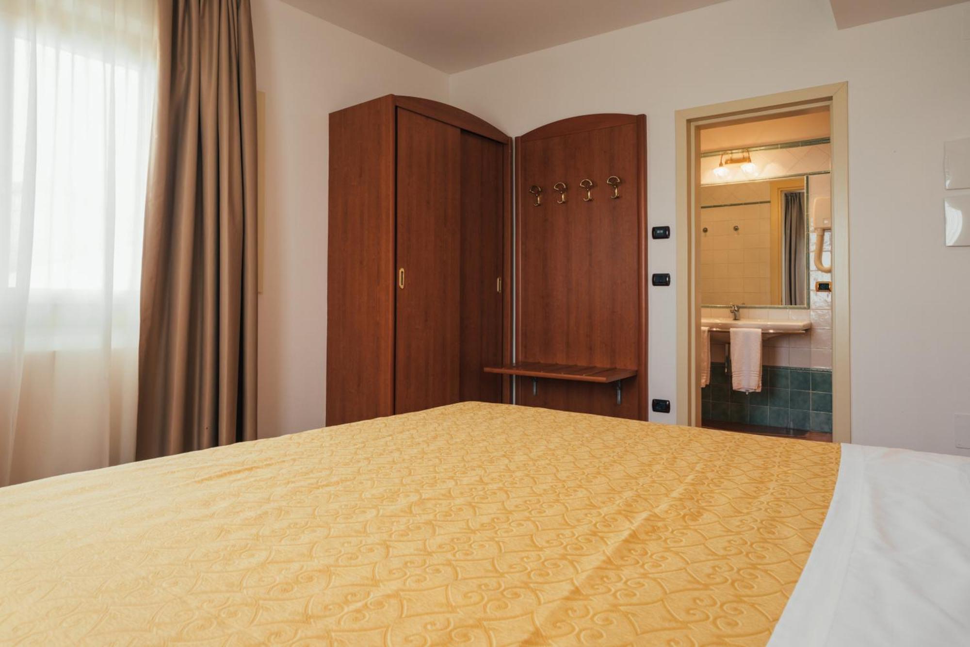 Albergo Cane ดอซซา ภายนอก รูปภาพ
