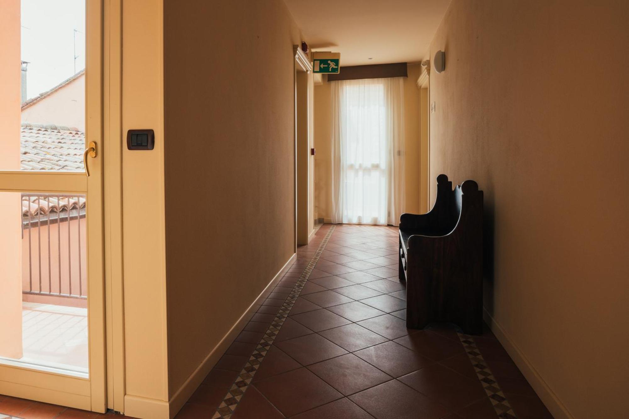Albergo Cane ดอซซา ภายนอก รูปภาพ