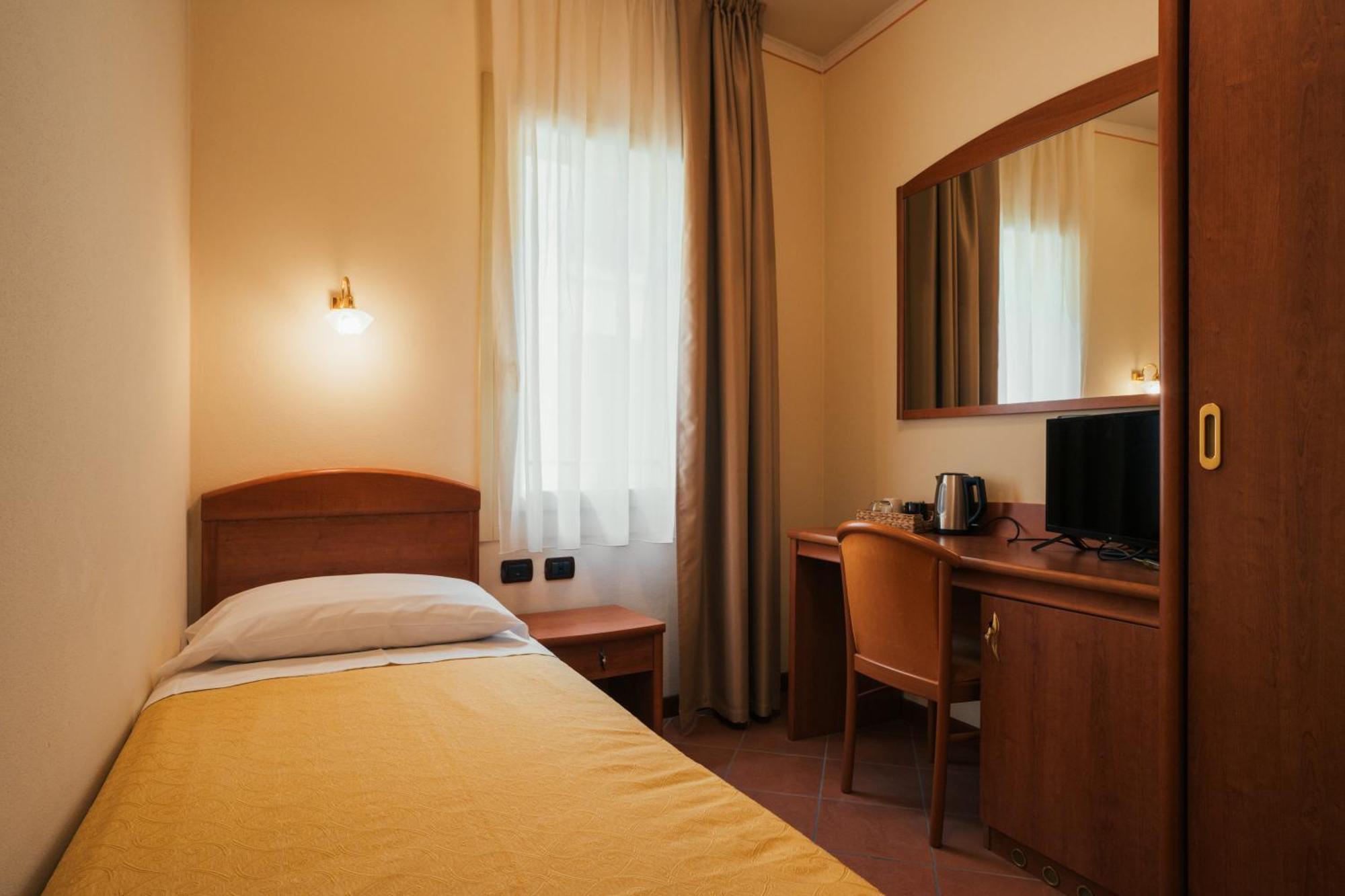 Albergo Cane ดอซซา ภายนอก รูปภาพ