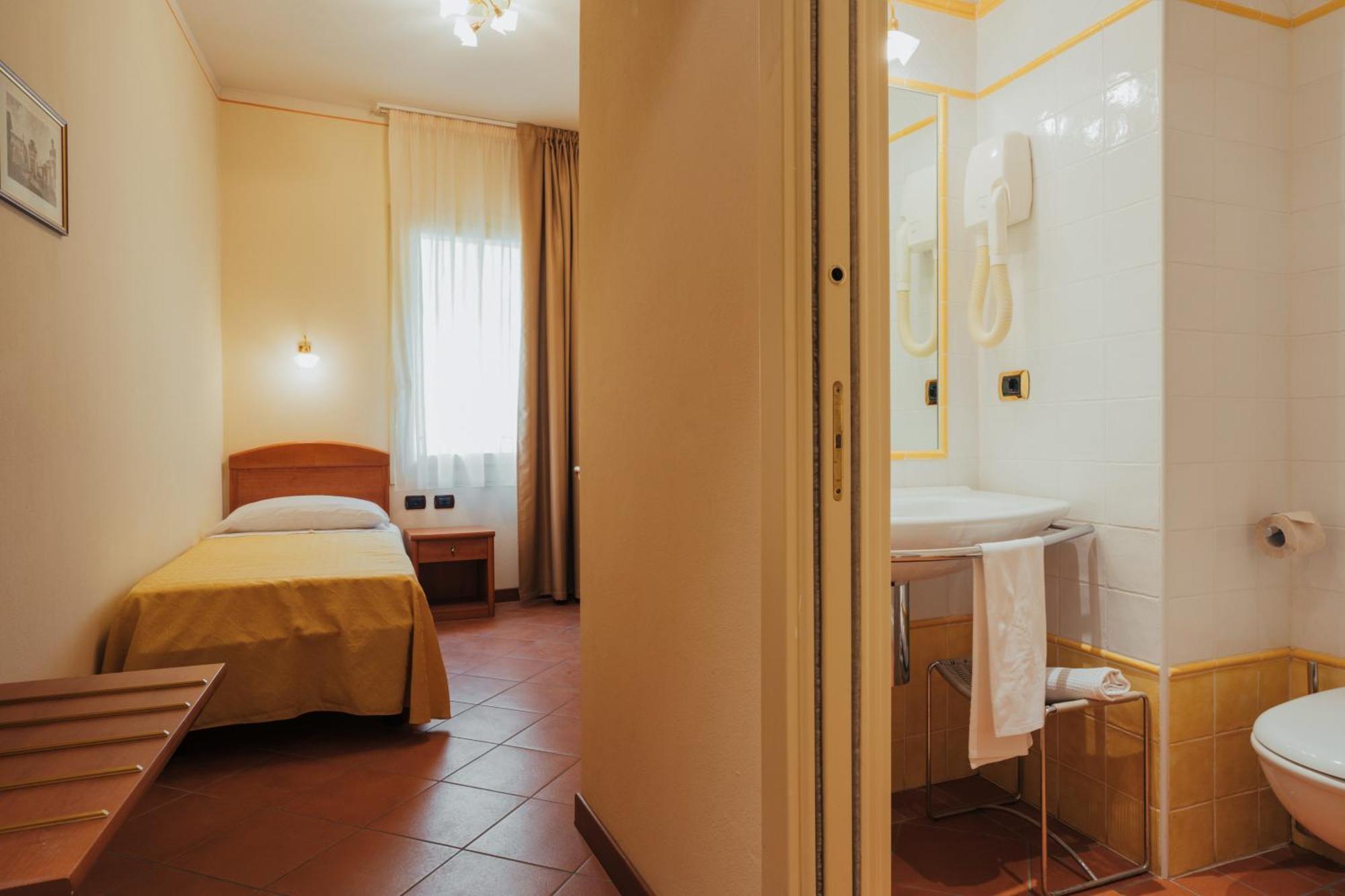 Albergo Cane ดอซซา ภายนอก รูปภาพ