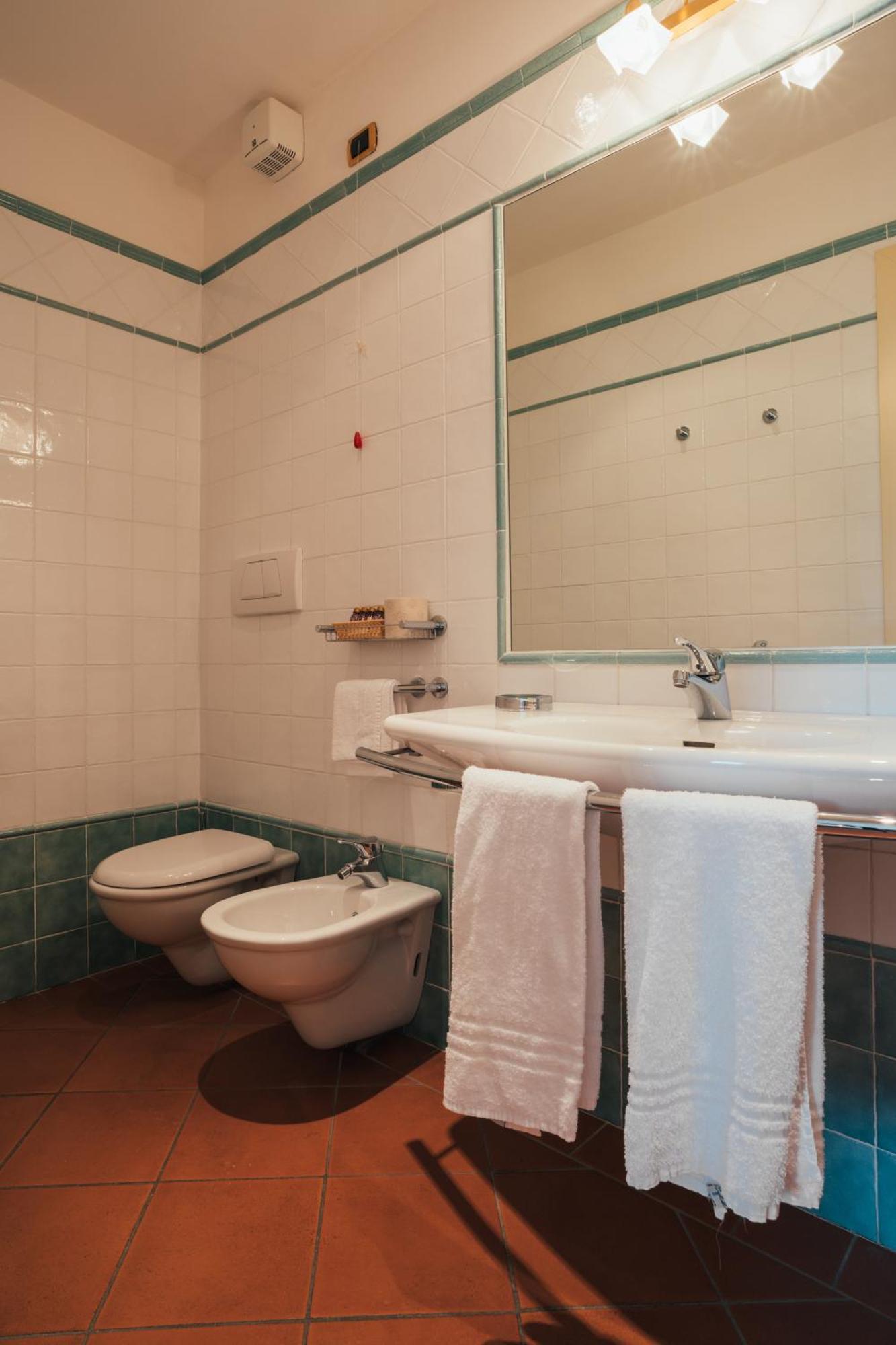 Albergo Cane ดอซซา ภายนอก รูปภาพ