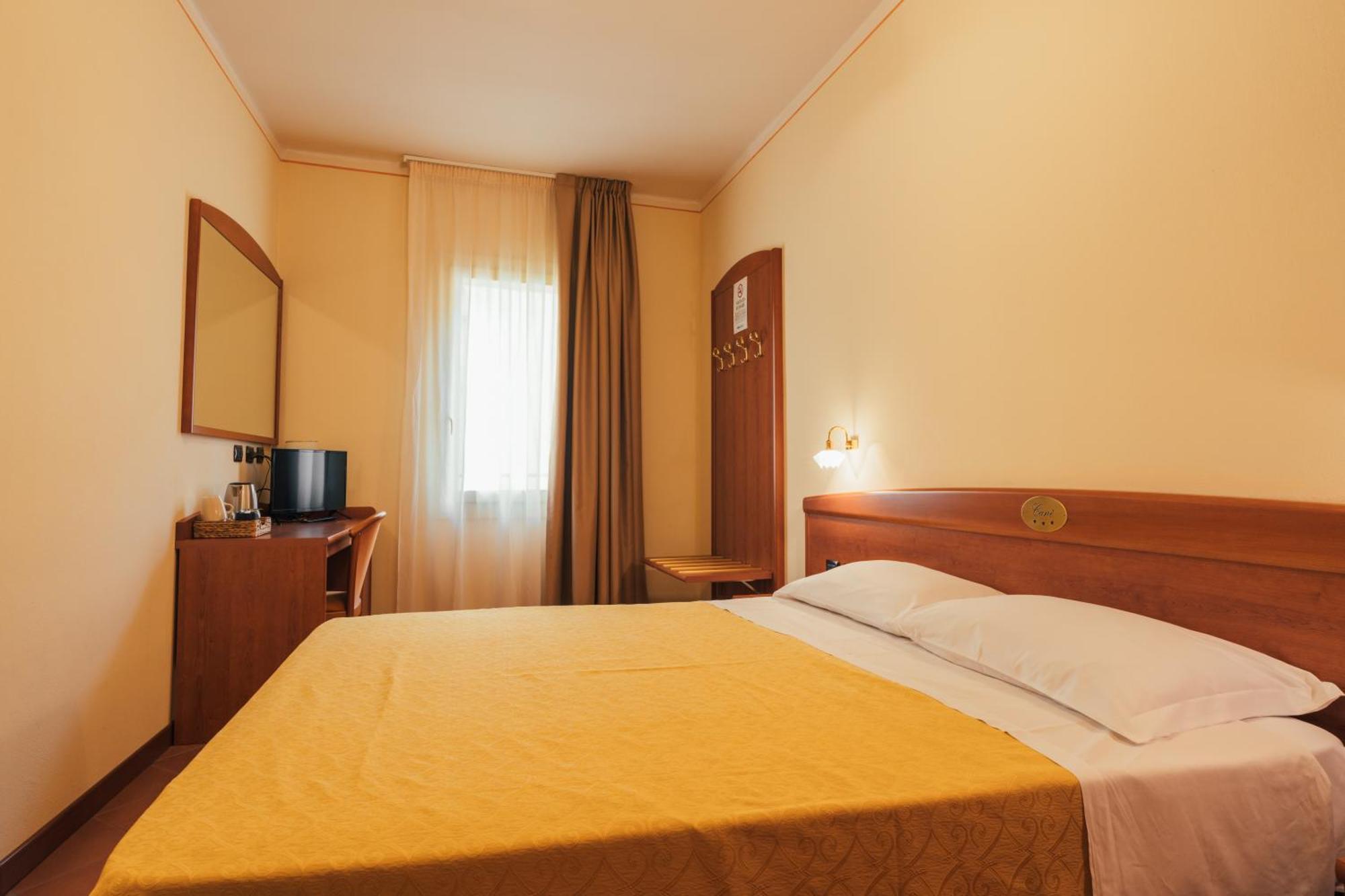 Albergo Cane ดอซซา ภายนอก รูปภาพ